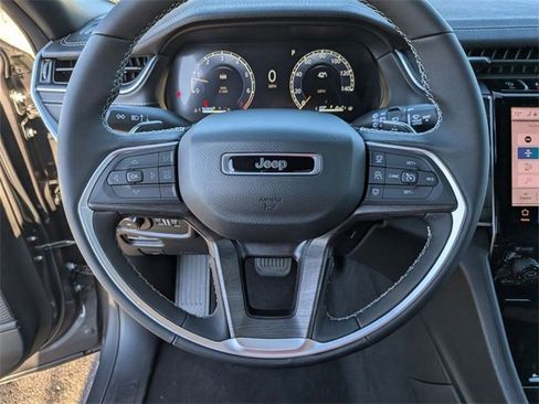 New 2025 Jeep Grand Cherokee Limited image 18