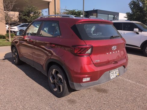 Used 2024 Hyundai Venue Limited FWD image 2