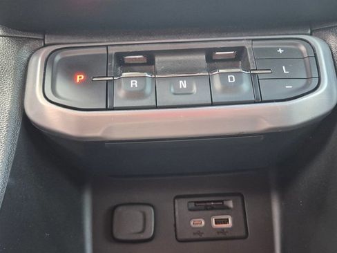 Used 2023 GMC Acadia AT4 w/ Technology Package image 9