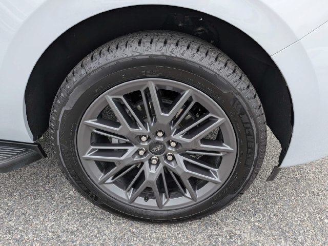 Used 2026 Ford Expedition Platinum w/ Stealth Appearance Package AWD/4WD image 13