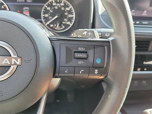 Used 2023 Nissan Rogue SV image 5