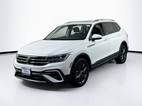 Used 2022 Volkswagen Tiguan SE AWD/4WD image 1