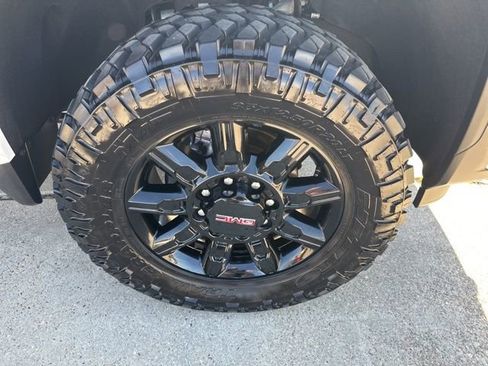 Used 2024 GMC Sierra 2500 AT4 w/ AT4 Premium Plus Package image 5