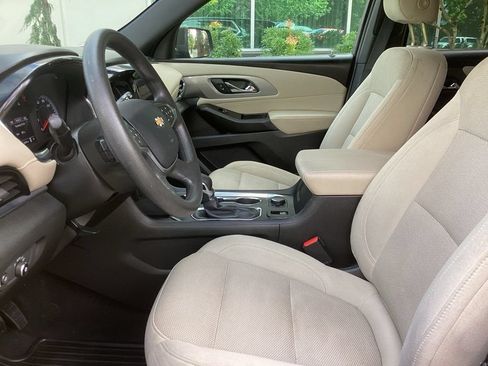 Used 2023 Chevrolet Traverse LS FWD image 3