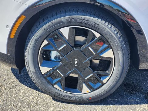 New 2026 Kia Sportage SX FWD image 9