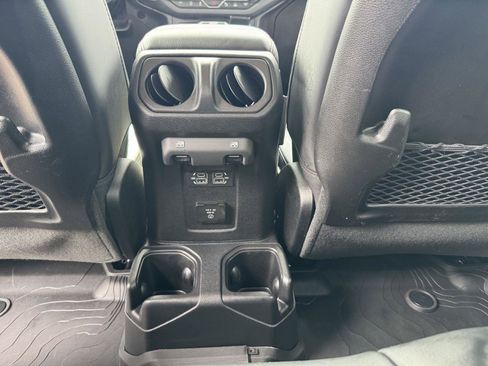 Used 2024 Jeep Gladiator Rubicon w/ Technology Group AWD/4WD image 32