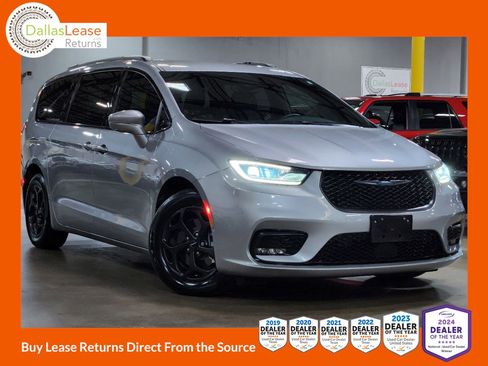 Used 2021 Chrysler Pacifica Touring-L w/ S Appearance Package image 1
