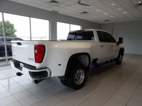 Used 2021 Chevrolet Silverado 3500 High Country AWD/4WD image 4