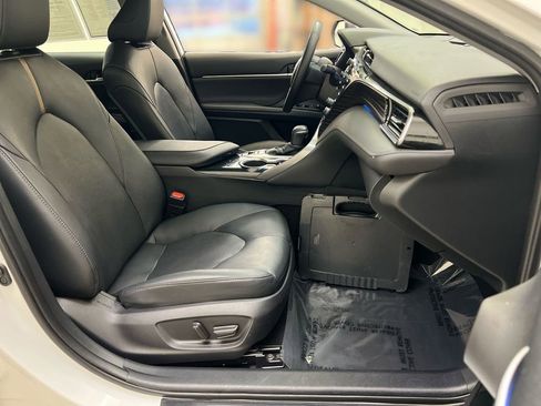 Used 2020 Toyota Camry XLE image 25