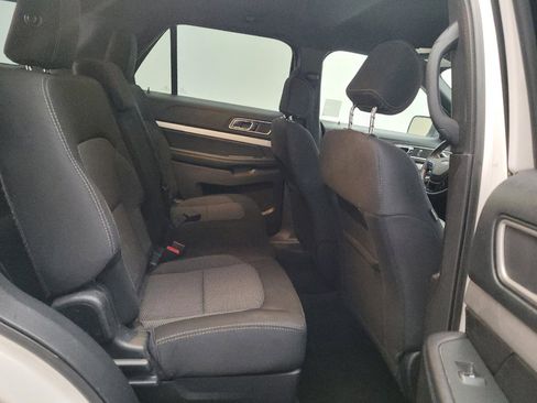 Used 2017 Ford Explorer XLT w/ Equipment Group 201A FWD image 19