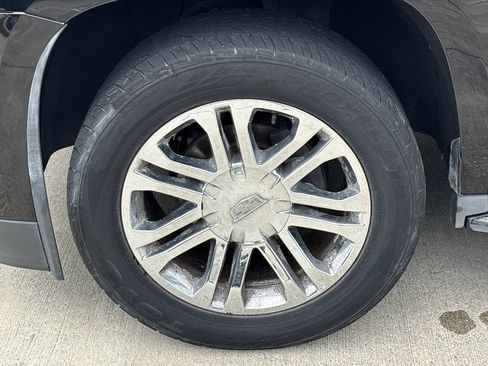 Used 2018 Cadillac Escalade 2WD image 11