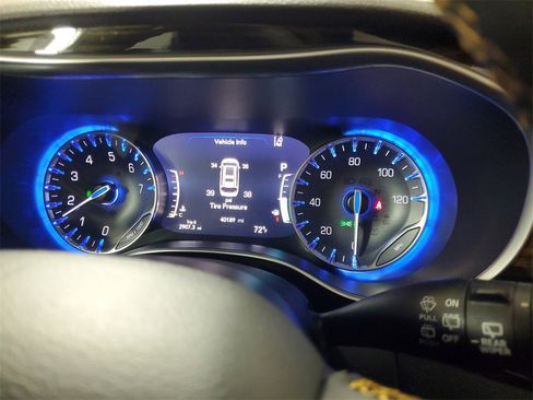 Used 2023 Chrysler Pacifica Pinnacle w/ Trailer Tow Group image 17