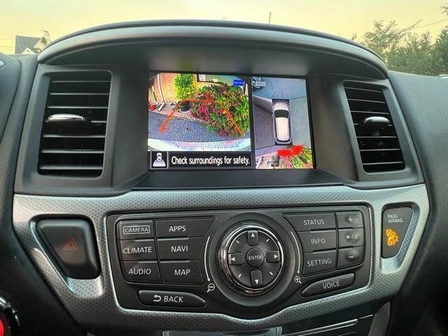 Used 2017 Nissan Pathfinder SL w/ SL Premium Package AWD/4WD image 16