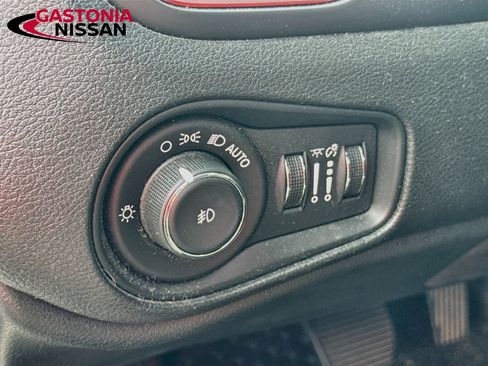 Used 2016 Jeep Renegade Trailhawk AWD/4WD image 10