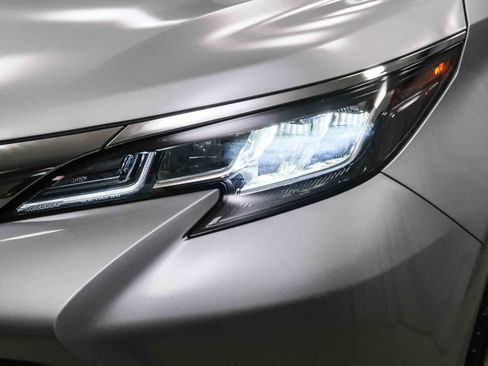 Used 2021 Toyota Sienna XLE FWD image 12