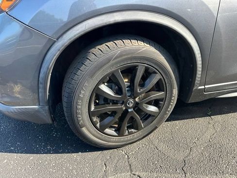 Used 2019 Nissan Rogue SV FWD image 18