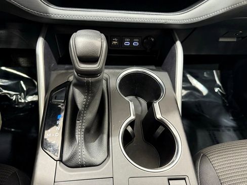 Used 2024 Toyota Highlander LE image 36