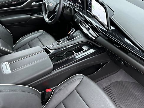 Used 2023 Cadillac Escalade Sport w/ Touring Package image 20