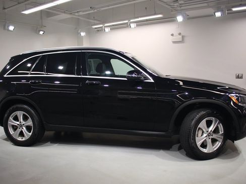 Used 2018 Mercedes-Benz GLC 300 4MATIC image 9