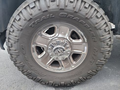 Used 2024 RAM 2500 Tradesman w/ Chrome Appearance Group image 8