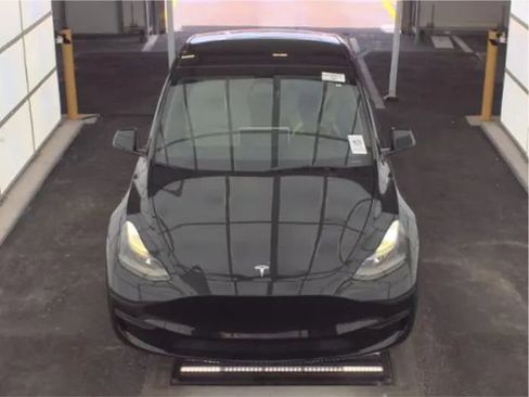 Used 2023 Tesla Model Y Long Range AWD/4WD image 2
