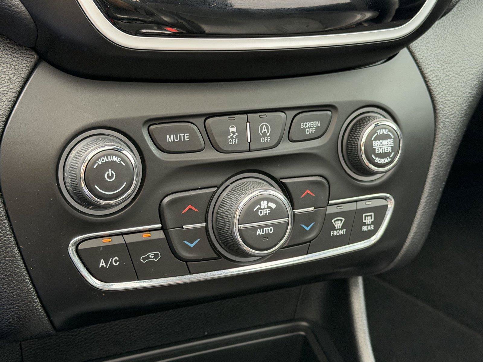 Used 2020 Jeep Cherokee High Altitude AWD/4WD image 25