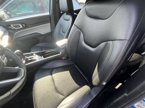 Used 2025 Jeep Compass Limited AWD/4WD image 36