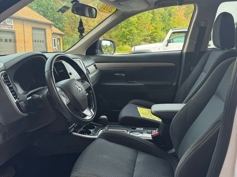 Used 2018 Mitsubishi Outlander ES image 7
