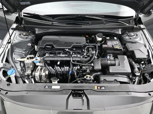 Used 2025 Hyundai Elantra Sport image 33