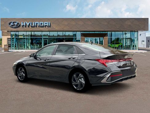 New 2026 Hyundai Elantra SEL Sport Premium FWD image 4