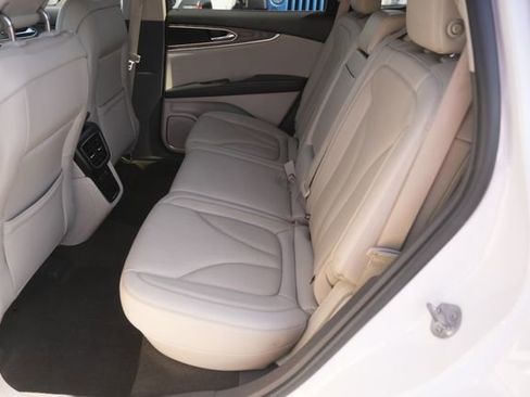 Used 2019 Lincoln Nautilus Select image 12