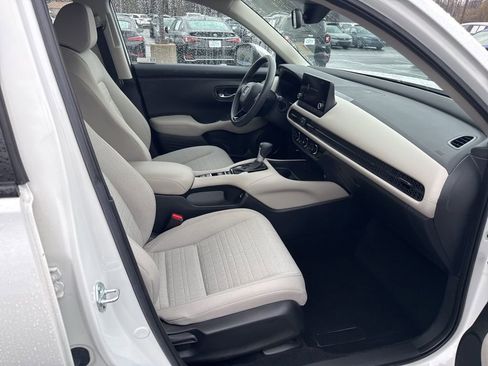 Used 2023 Honda HR-V LX image 16