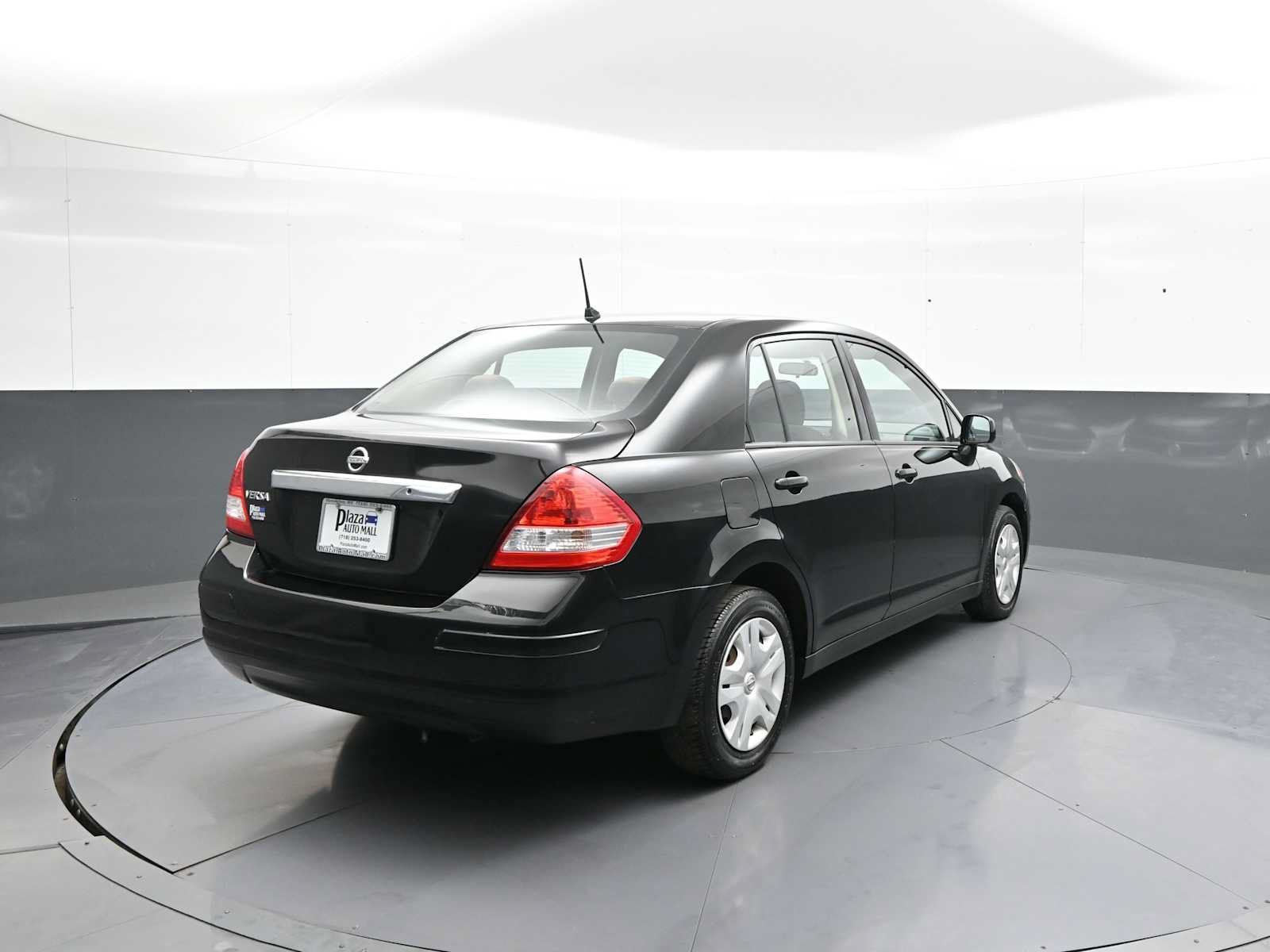 Used 2011 Nissan Versa 1.8 S FWD image 6