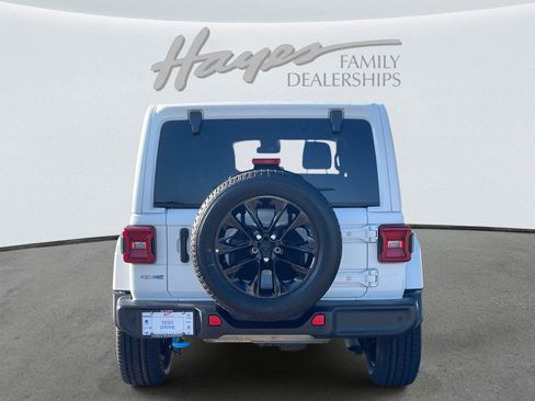 Used 2022 Jeep Wrangler Unlimited Sahara w/ Safety Group image 33