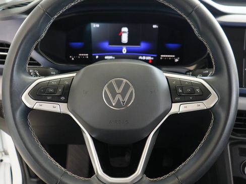 Certified 2022 Volkswagen Taos SE FWD image 11