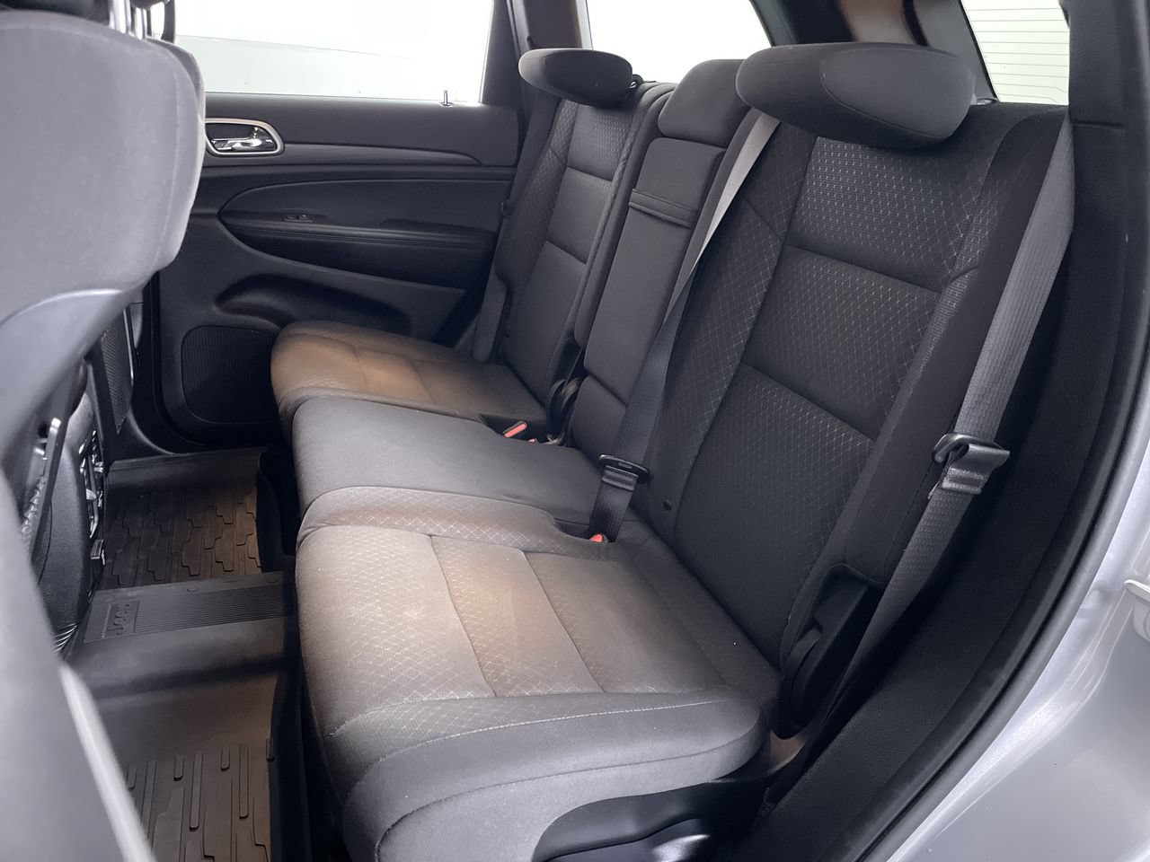 Used 2021 Jeep Grand Cherokee Laredo w/ Security & Convenience Group AWD/4WD image 20
