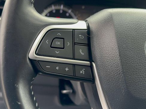 Used 2022 Toyota Highlander XLE image 15