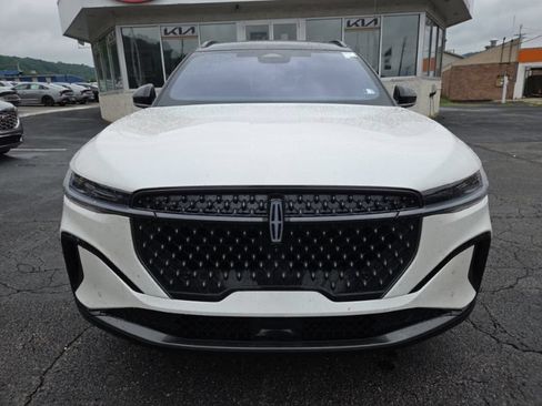Used 2025 Lincoln Nautilus Reserve w/ Jet Appearance Package AWD/4WD image 2