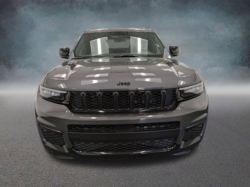 Used 2025 Jeep Grand Cherokee L Limited w/ Black Appearance Package AWD/4WD image 2