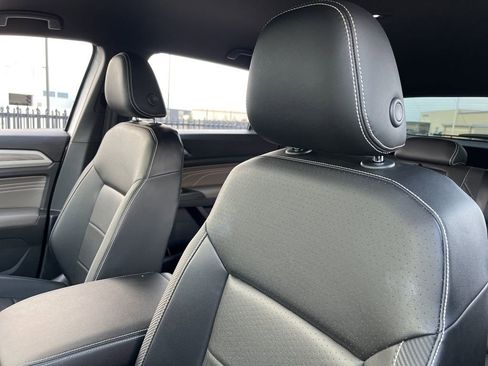 Used 2022 Volkswagen Atlas Cross Sport SE image 25