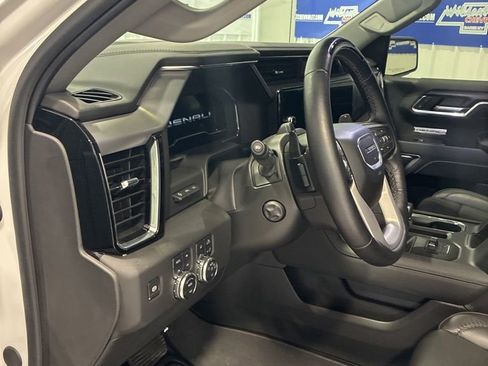 Used 2025 GMC Sierra 1500 Denali AWD/4WD image 18