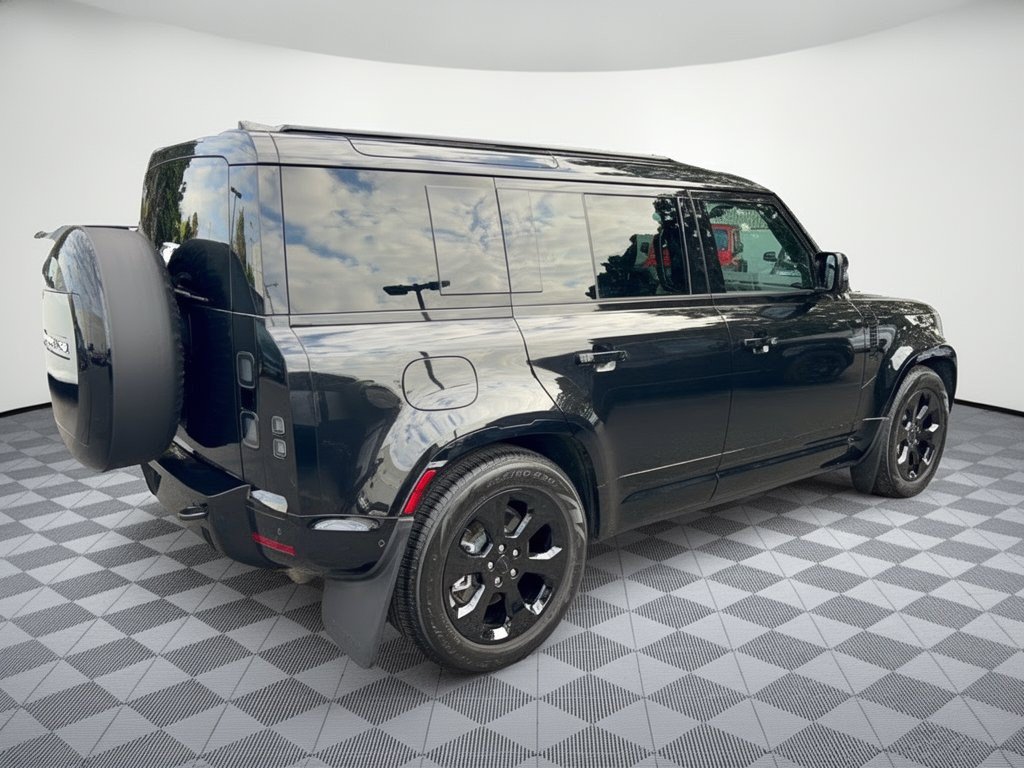 Used 2026 Land Rover Defender 110 X-Dynamic SE AWD/4WD image 9