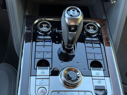 New 2025 Bentley Flying Spur Plug-In Hybrid image 34