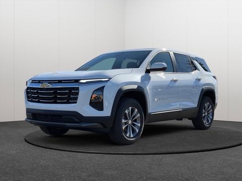 New 2026 Chevrolet Equinox LT w/ Convenience Package II FWD image 3