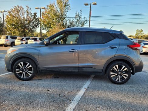 Certified 2020 Nissan Kicks SV image 3