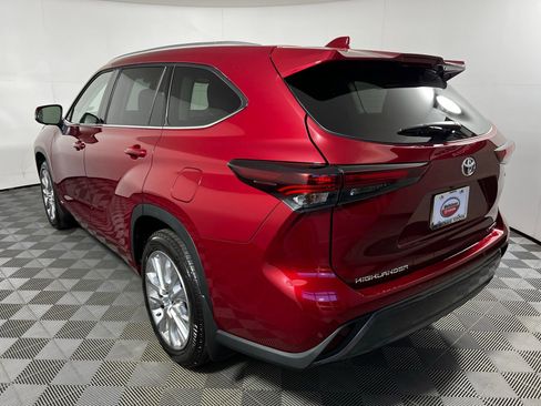 Certified 2026 Toyota Highlander Limited AWD/4WD image 7