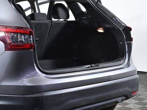 Used 2021 Nissan Rogue Sport S image 27