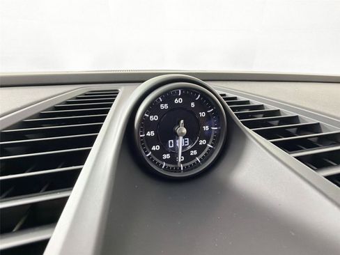 Certified 2026 Porsche Macan 4 Electric RWD image 24