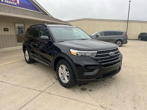 Used 2022 Ford Explorer XLT w/ Class IV Trailer Tow Package image 3