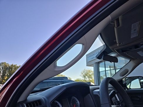 Used 2018 RAM 2500 Tradesman w/ Chrome Appearance Group image 43